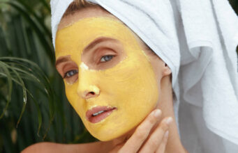 Voici quelques-unes des astuces virales de soins de la peau que nous laisserons derrière nous en 2024. Voici quelques-unes des astuces virales de soins de la peau que nous laisserons derrière nous en 2024.
